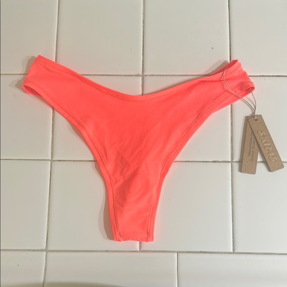 Nectarine Skims Thong